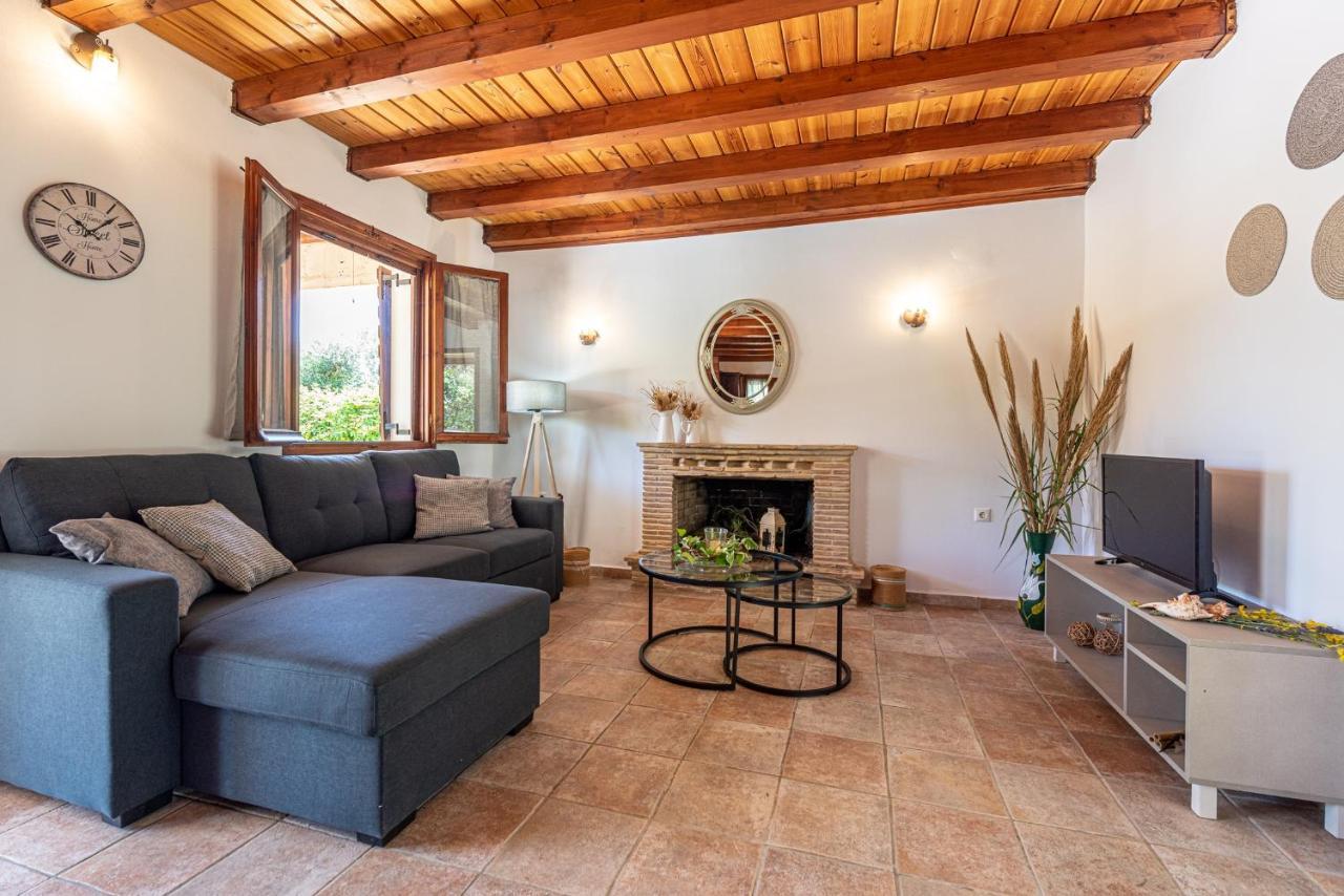 Casa Koukounaria *